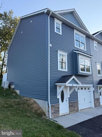 31 DUCK ST W, Front Royal, VA 22630