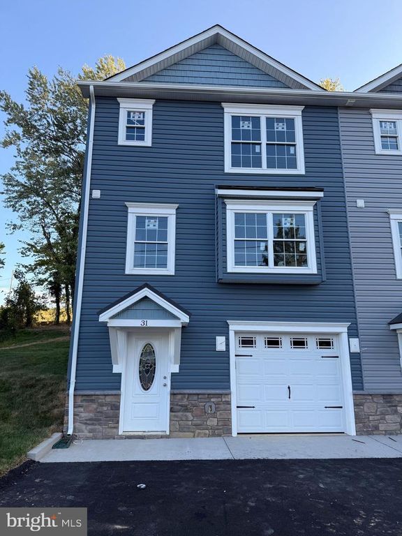 31 DUCK ST W, Front Royal, VA 22630