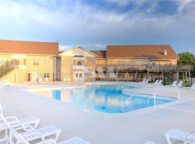 9734 Raintree Village Drive 4B, Hillsboro, MO 63050