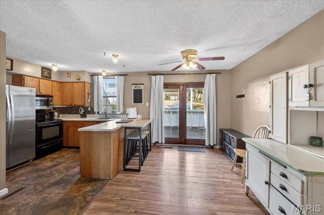 9734 Raintree Village Drive 4B, Hillsboro, MO 63050