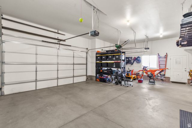 1437 E HOLLYHOCK CT, Layton, UT 84040