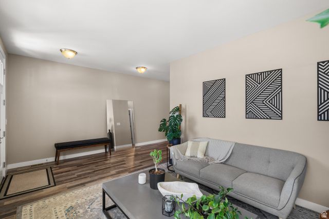 1437 E HOLLYHOCK CT, Layton, UT 84040