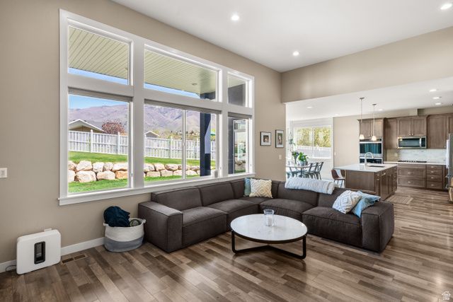 1437 E HOLLYHOCK CT, Layton, UT 84040