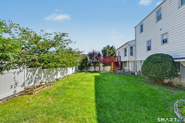 90 Rockledge Drive, Stamford, CT 06902