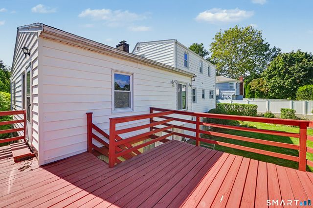 90 Rockledge Drive, Stamford, CT 06902