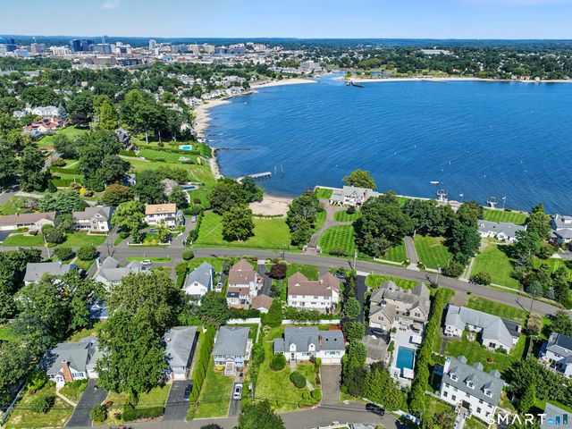 90 Rockledge Drive, Stamford, CT 06902