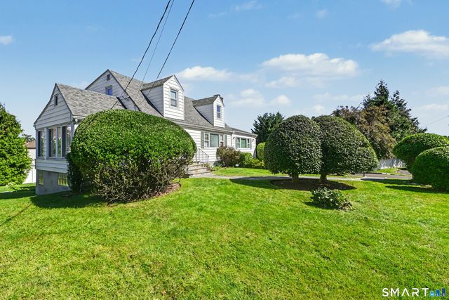 90 Rockledge Drive, Stamford, CT 06902