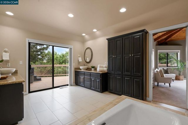 1000 Froyd Rd, Concord, CA 94521