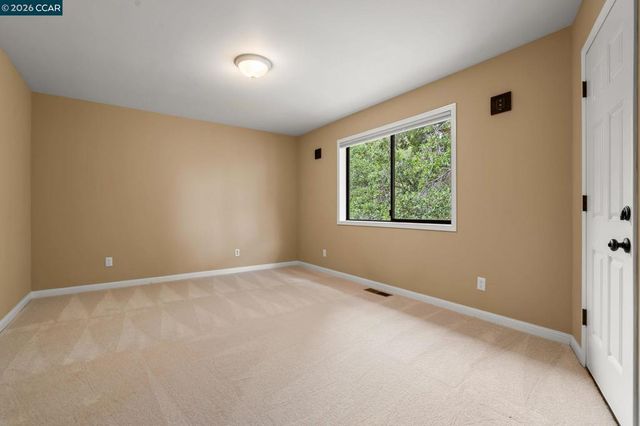 1000 Froyd Rd, Concord, CA 94521