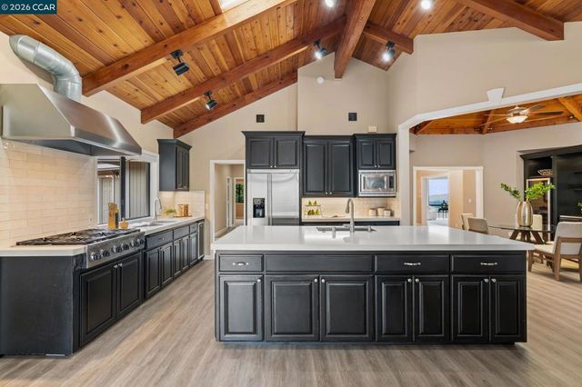 1000 Froyd Rd, Concord, CA 94521