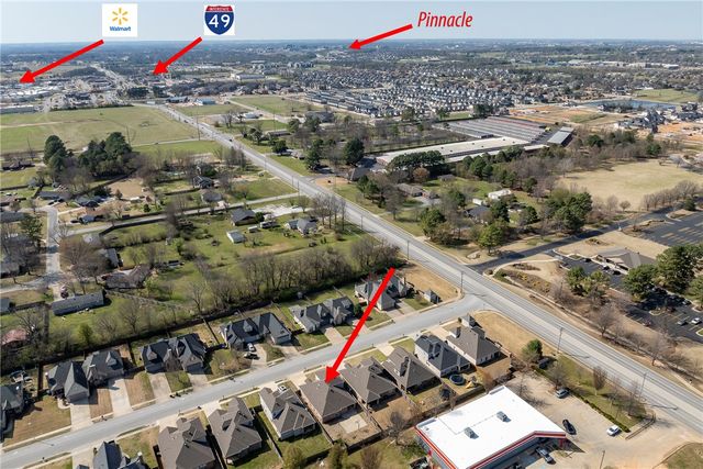 1615 Park Street, Lowell, AR 72745