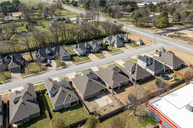 1615 Park Street, Lowell, AR 72745