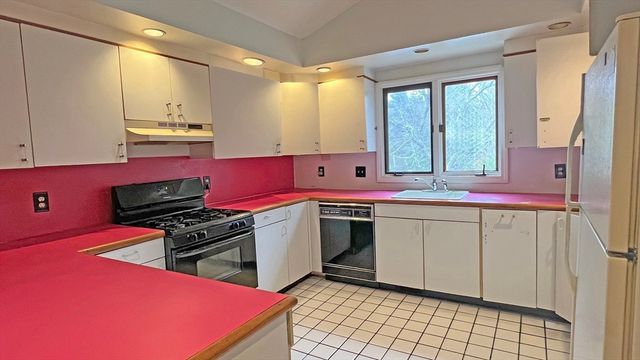 50 Head Of The Bay Rd, Bourne, MA 02532