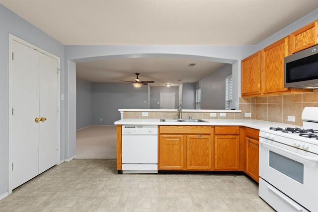 1614 Wooded Acres Drive, Humble, TX 77396