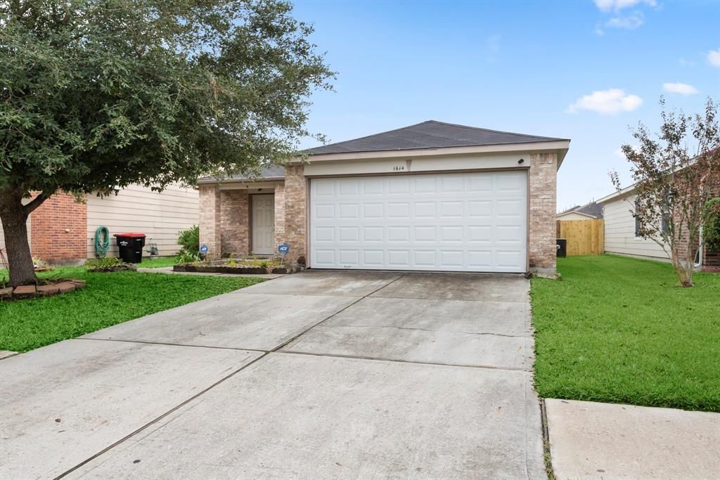 1614 Wooded Acres Drive, Humble, TX 77396