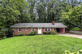 132 30th Avenue NW, Hickory, NC 28601