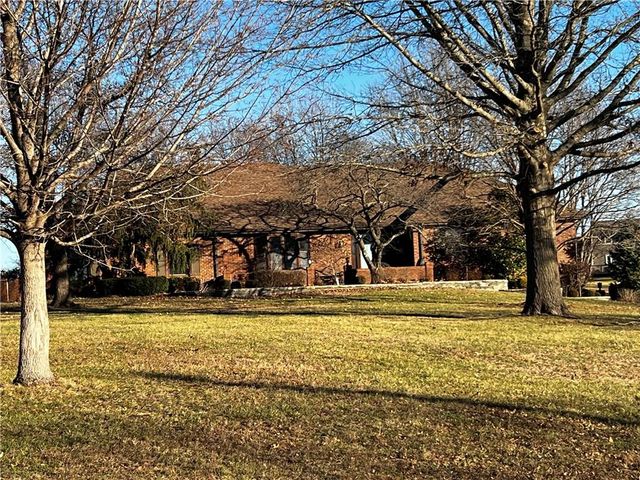 8987 Oak Country Lane, De Soto, KS 66018