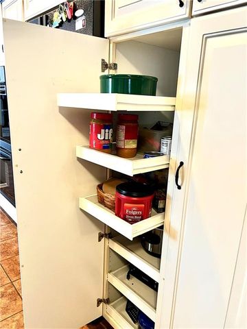 8987 Oak Country Lane, De Soto, KS 66018