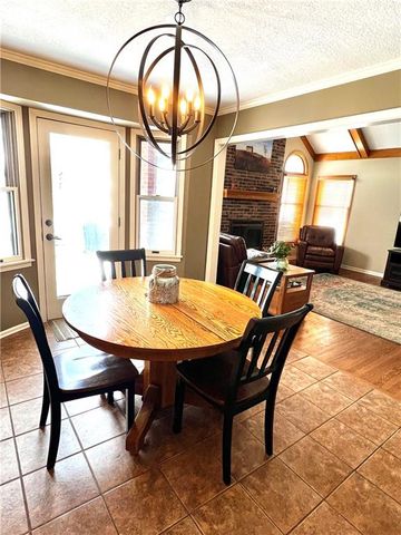 8987 Oak Country Lane, De Soto, KS 66018