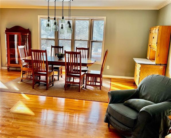 8987 Oak Country Lane, De Soto, KS 66018