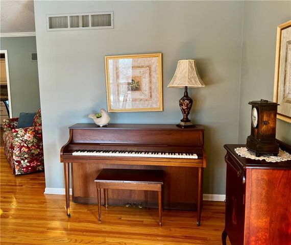 8987 Oak Country Lane, De Soto, KS 66018