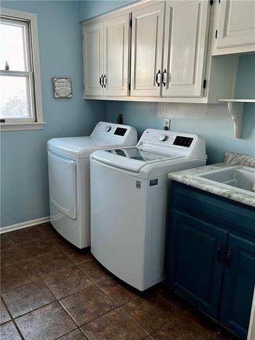 8987 Oak Country Lane, De Soto, KS 66018