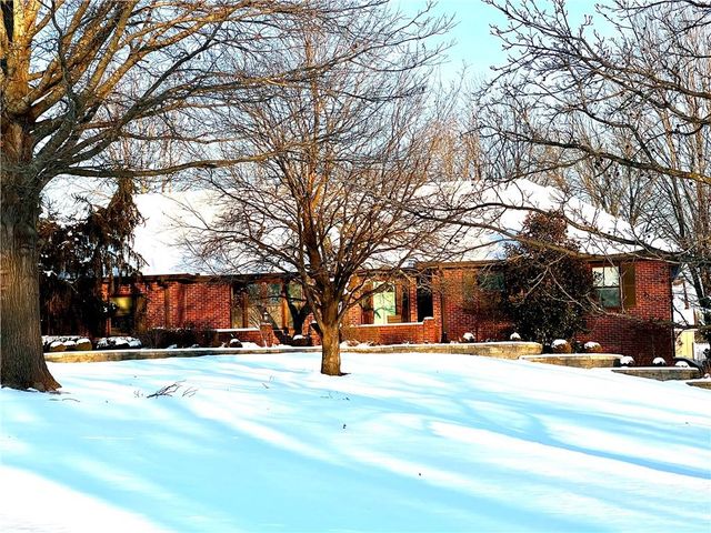 8987 Oak Country Lane, De Soto, KS 66018