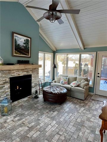 8987 Oak Country Lane, De Soto, KS 66018