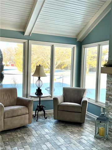 8987 Oak Country Lane, De Soto, KS 66018