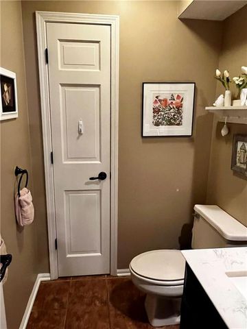 8987 Oak Country Lane, De Soto, KS 66018