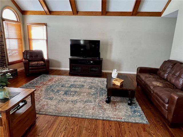 8987 Oak Country Lane, De Soto, KS 66018