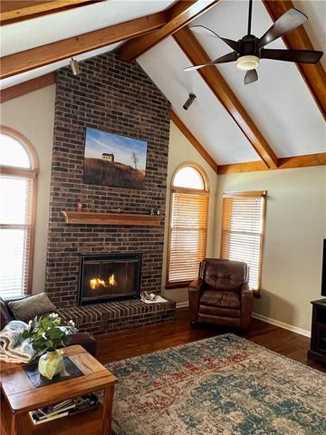 8987 Oak Country Lane, De Soto, KS 66018