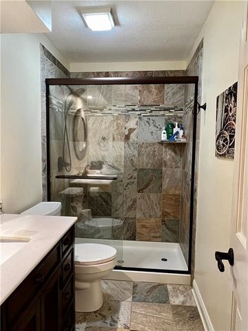 8987 Oak Country Lane, De Soto, KS 66018