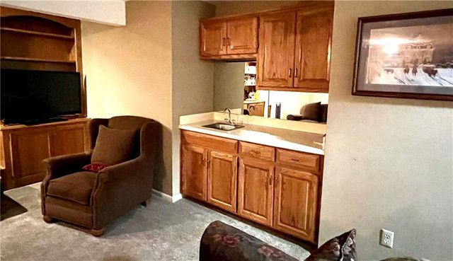 8987 Oak Country Lane, De Soto, KS 66018