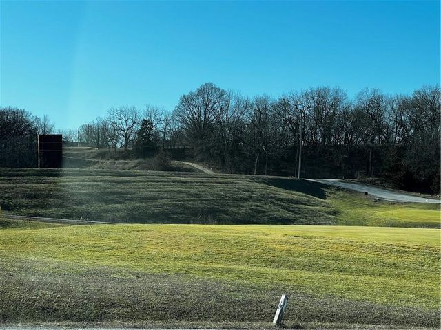 8987 Oak Country Lane, De Soto, KS 66018