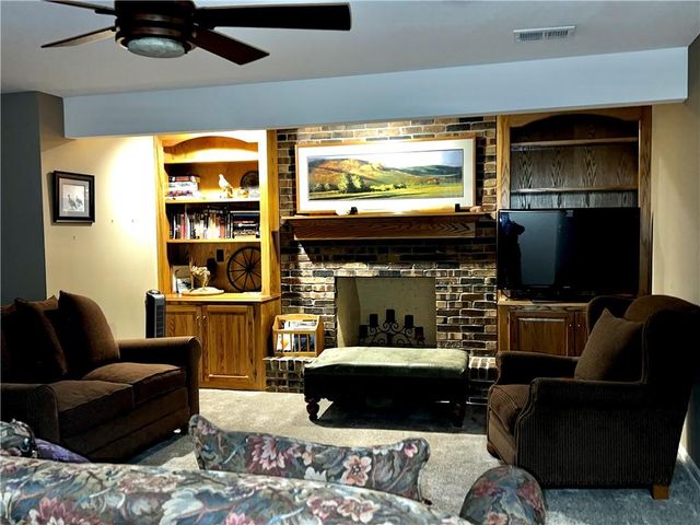 8987 Oak Country Lane, De Soto, KS 66018