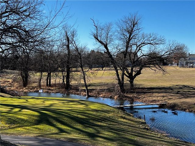 8987 Oak Country Lane, De Soto, KS 66018