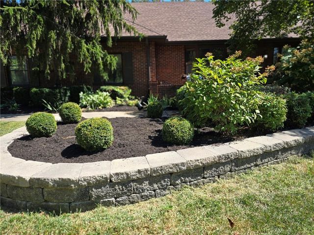 8987 Oak Country Lane, De Soto, KS 66018