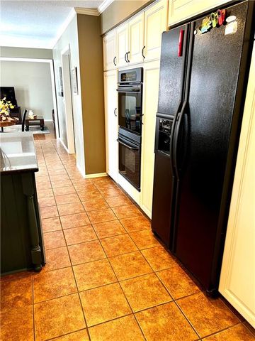 8987 Oak Country Lane, De Soto, KS 66018