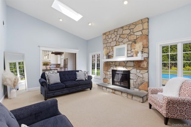 28 Manchester Lane, Stony Brook, NY 11790