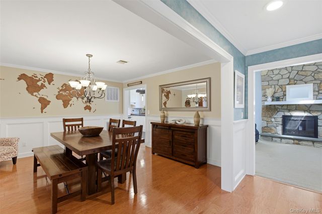 28 Manchester Lane, Stony Brook, NY 11790