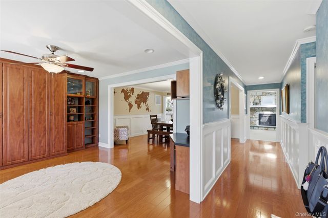 28 Manchester Lane, Stony Brook, NY 11790