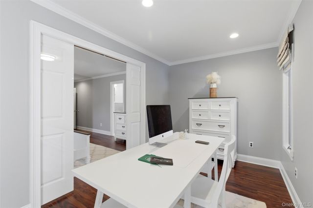 28 Manchester Lane, Stony Brook, NY 11790