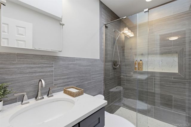 28 Manchester Lane, Stony Brook, NY 11790