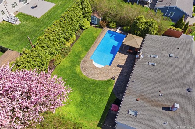 28 Manchester Lane, Stony Brook, NY 11790