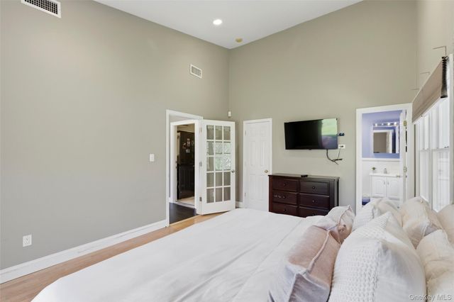 28 Manchester Lane, Stony Brook, NY 11790