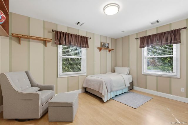 28 Manchester Lane, Stony Brook, NY 11790