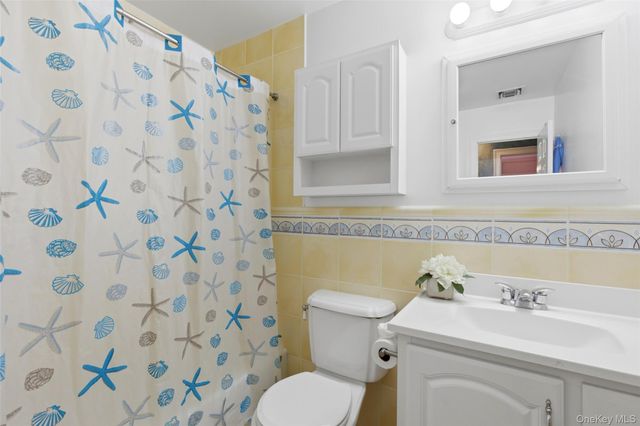 28 Manchester Lane, Stony Brook, NY 11790