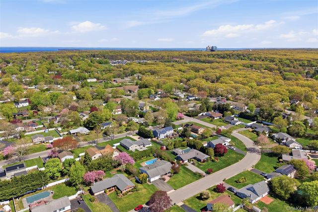 28 Manchester Lane, Stony Brook, NY 11790