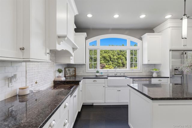 28 Manchester Lane, Stony Brook, NY 11790